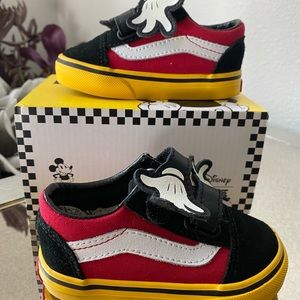 COPY - Toddler Mickey Mouse Vans Hug Hands Sz 5 - slightly worn